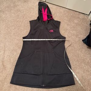 Women’s North Face hooded vest. Size large.